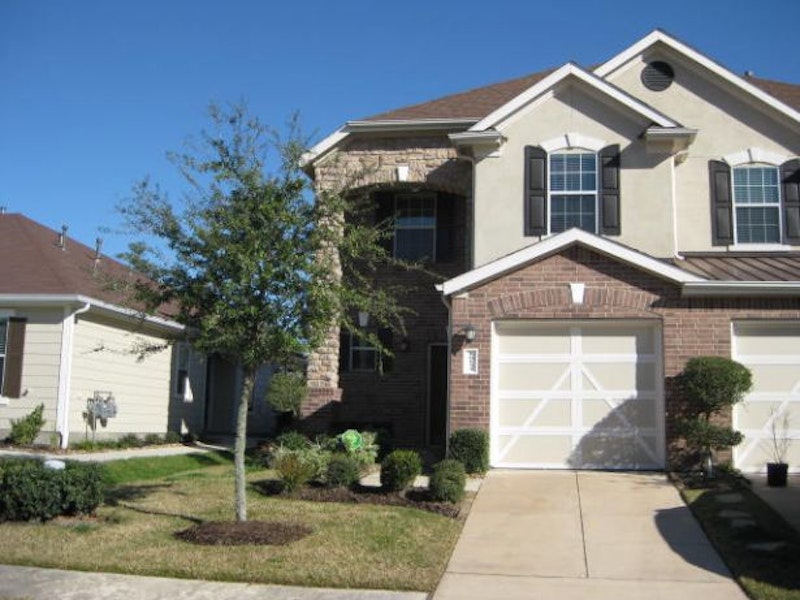 Like New Townhome in Lakewood Place 16134 Limestone Lake Drive